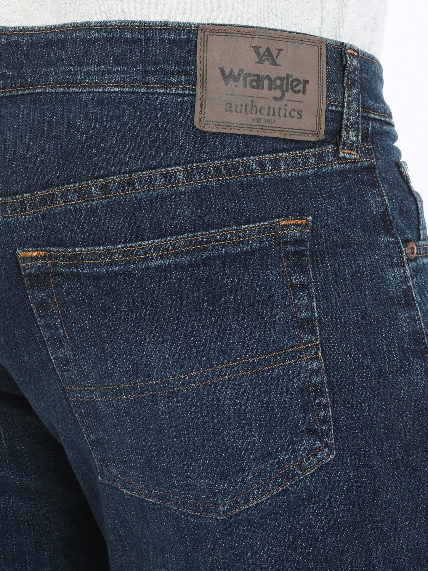 Wrangler Authentics Men's Comfort Flex Waist Relaxed Fit Jean, Carbon, 34W x 32L
