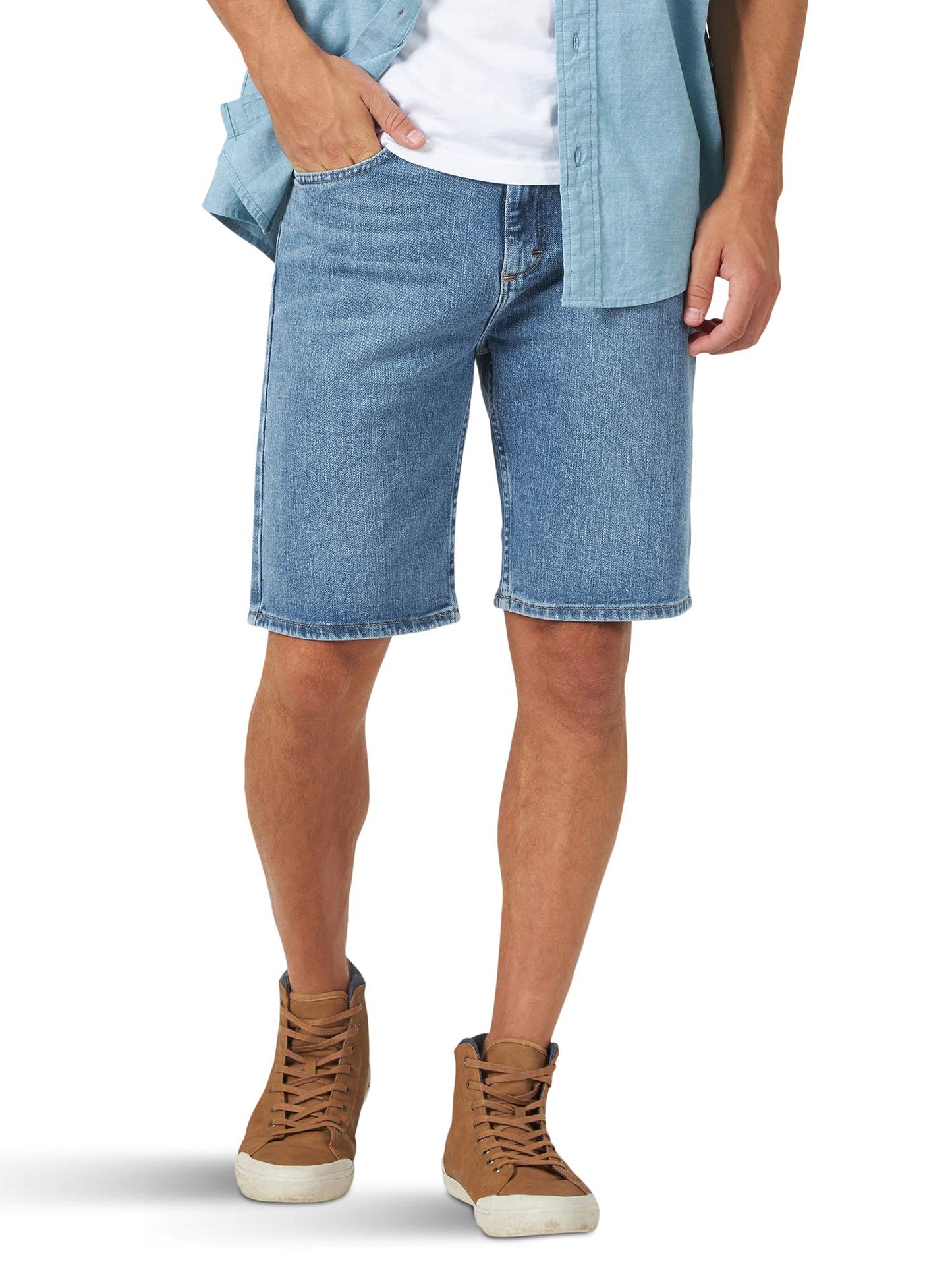 Wrangler Authentics Men's Classic Relaxed Fit Five Pocket Jean Short, Light Wash Flex, 33