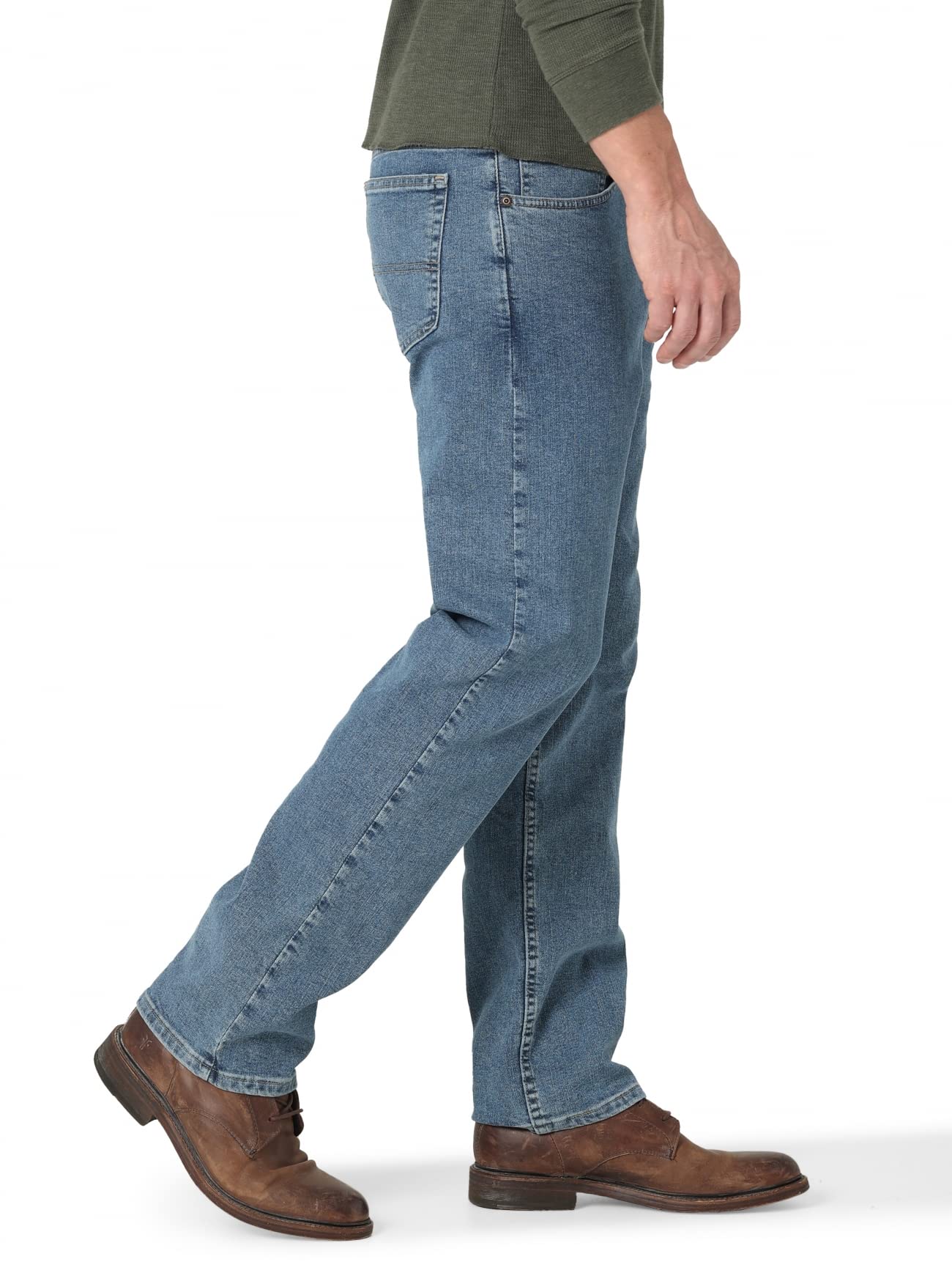 Wrangler Authentics Men's Regular Fit Comfort Flex Waist Jean, Light Stonewash, 33W x 30L